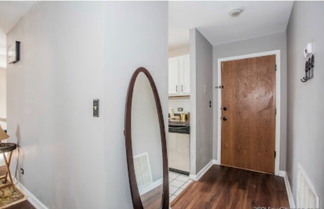 Building Photo - 5810 Oakwood Dr