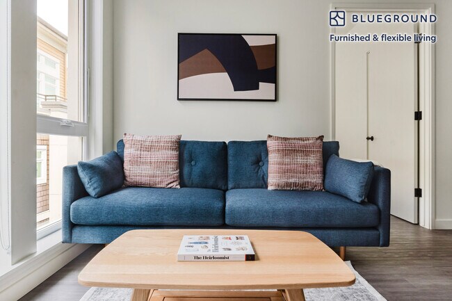 Building Photo - 10050 NE 10th St