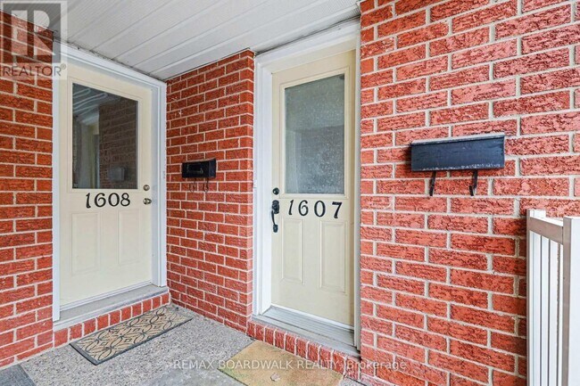 Photo du bâtiment - 1607 Locksley Ln