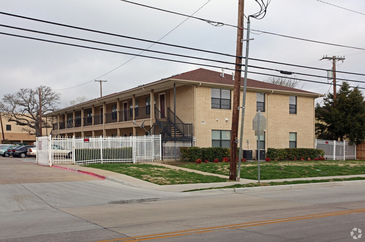 Building Photo - 1613 N Britain Rd