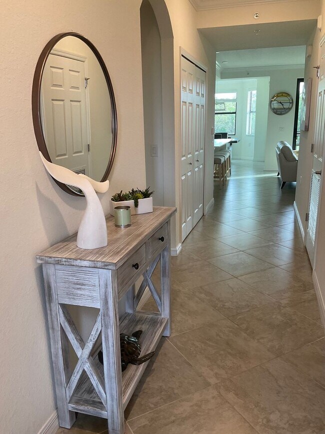 Foto del edificio - 2/2/ CONDO AVAILABLE NOV, DEC,@ THE  LAKEW...