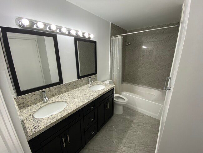 Foto del edificio - 2153 Renaissance Blvd