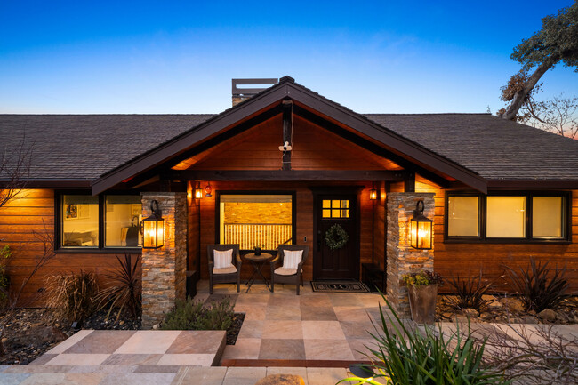 Building Photo - 30 Castlewood Dr