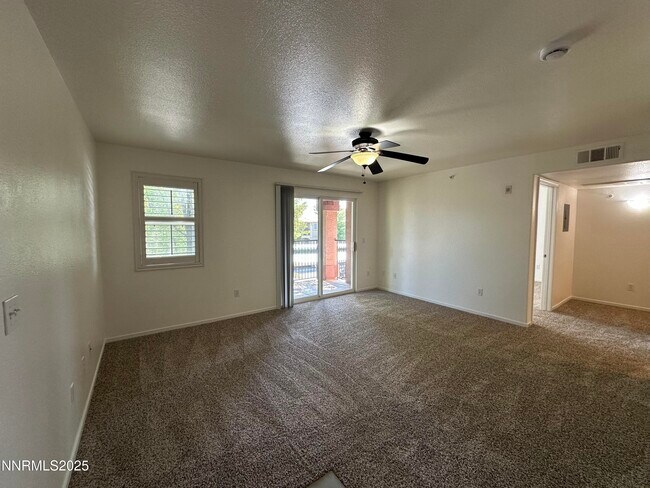 Foto del edificio - 6850 Sharlands Ave.