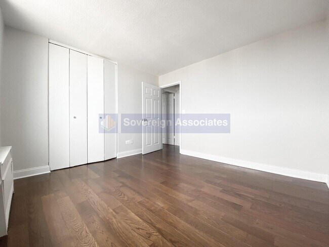 Foto del edificio - 3333 Broadway