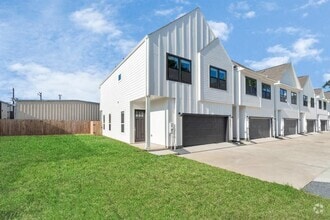 Building Photo - 2347 Hoskins Dr