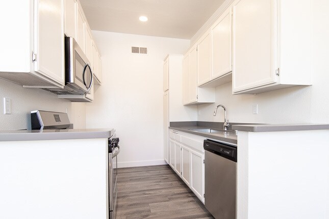 Building Photo - 10753 Blix St