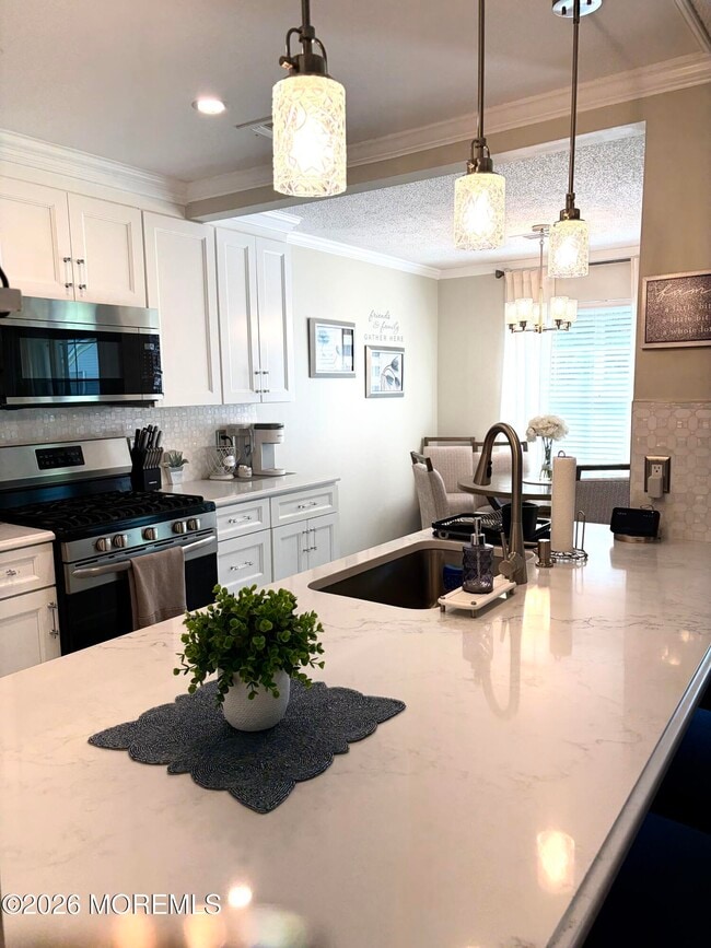 Building Photo - 2111 Waters Edge Dr