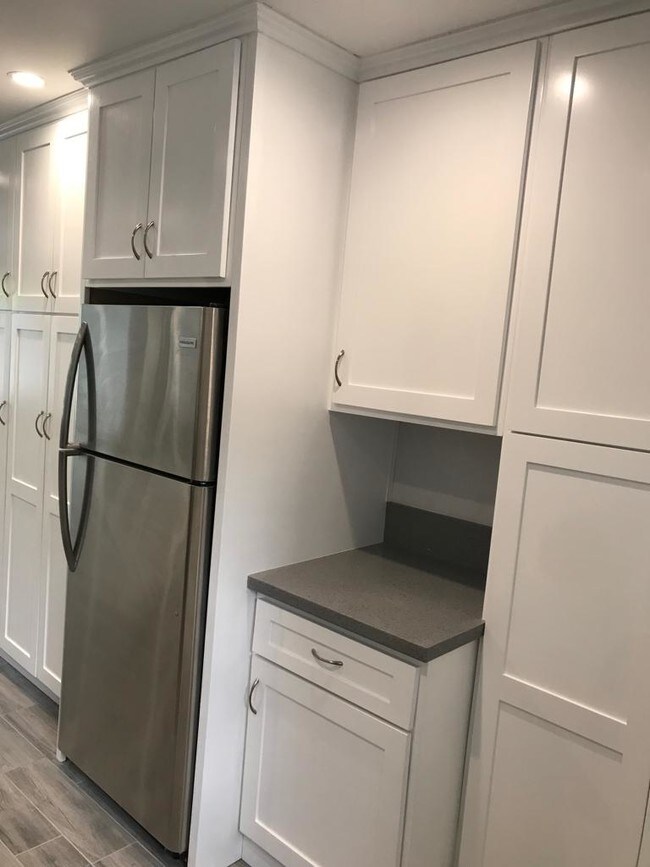 Kitchen - 1116 N Sweetzer Ave