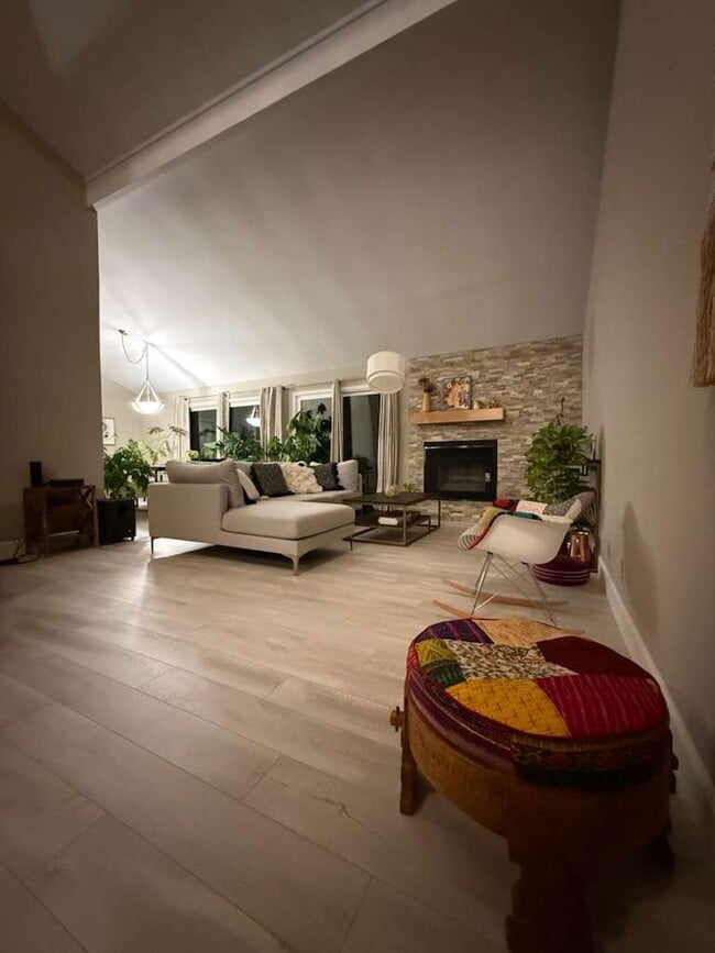 Foto del edificio - 67 Exeter Ln