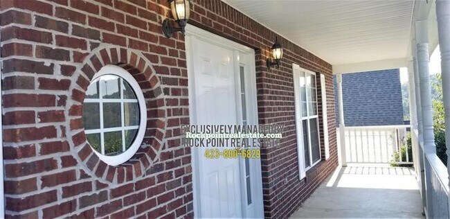 Building Photo - 911 Fuller Glen Cir