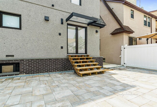 Foto del edificio - 71-31 Loubet St