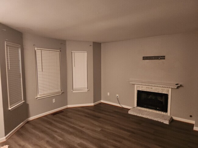 Vista frontal de la sala de estar - 1284 Scripps Ct SW