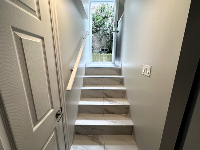 Building Photo - 67 Russell Hill Dr