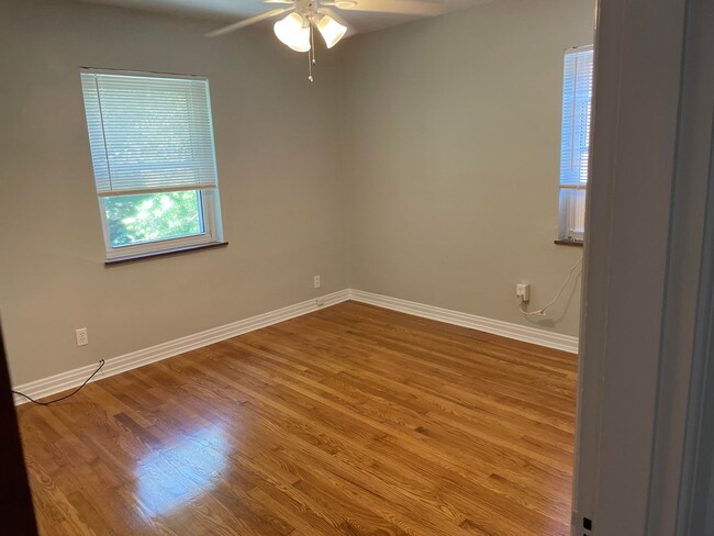 Building Photo - CHEVIOT - Adorable 1-2 bed in upstairs of ...