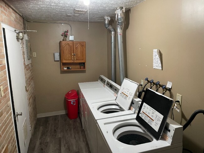 Foto del edificio - 1105 W Maple St NW