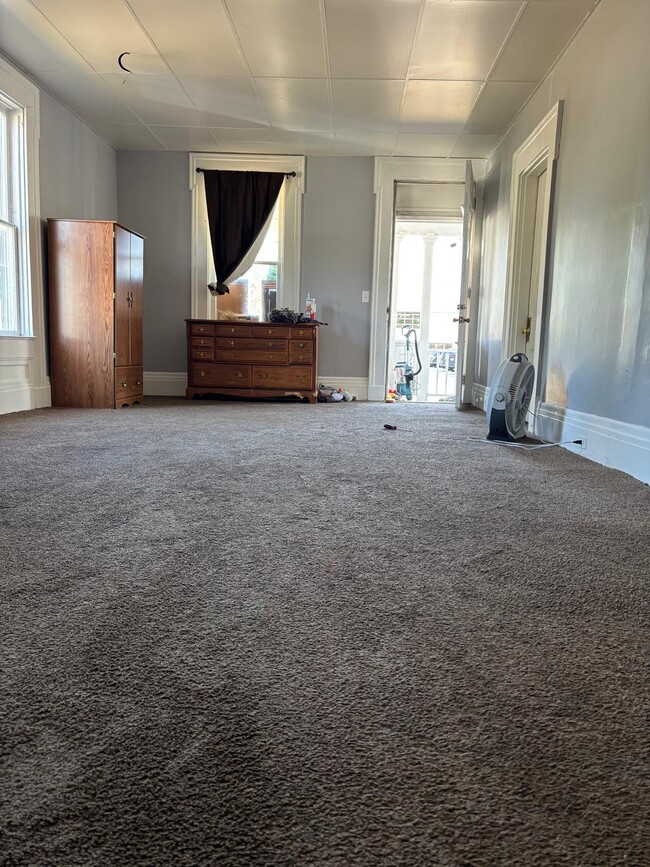 Building Photo - 533 W Greene St