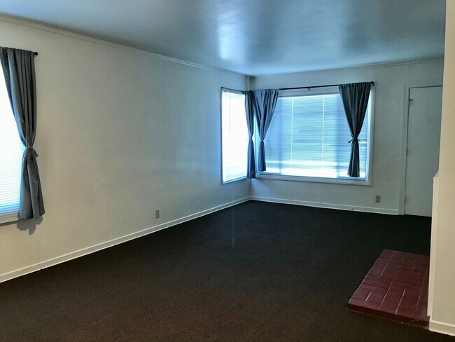 Foto del edificio - Spacious Ranch Style 3 bedroom available now