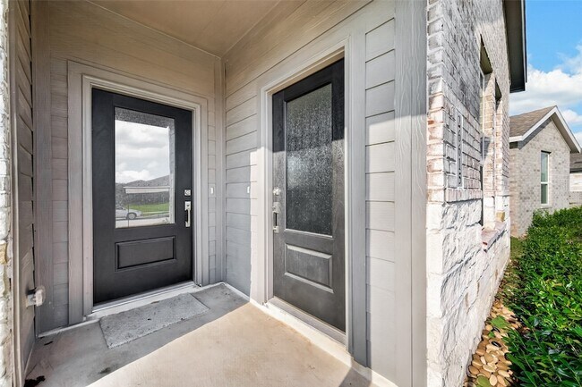 Building Photo - 26615 Coast Redwood Dr