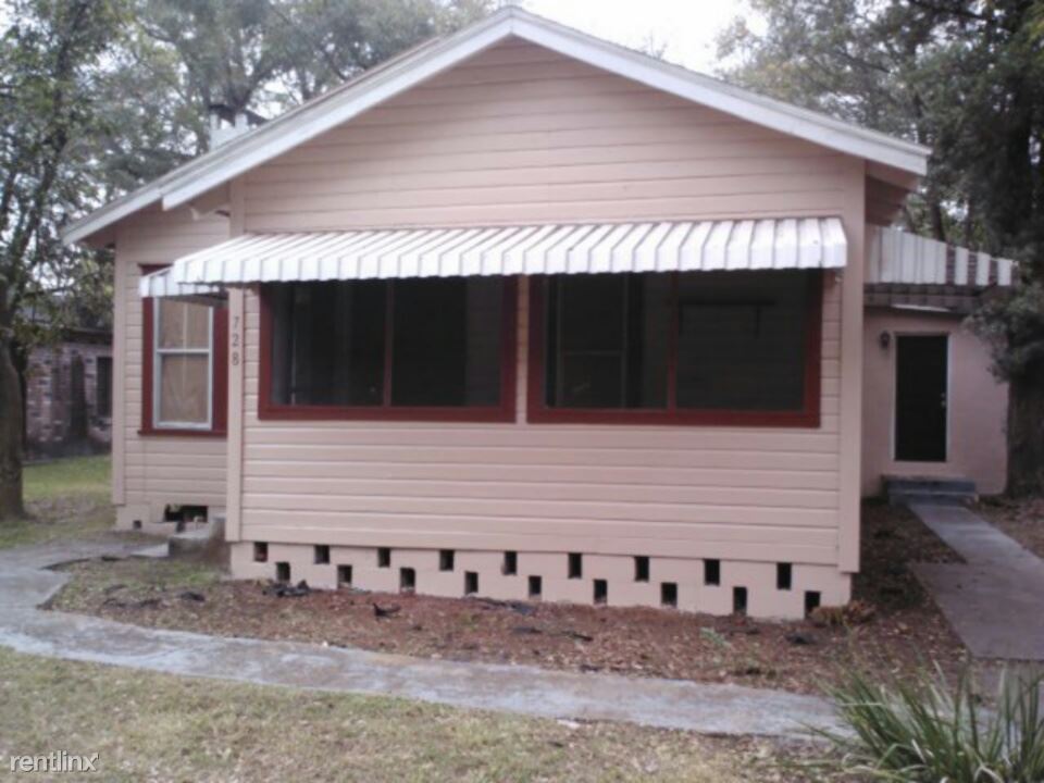 Primary Photo - 728 Columbia St