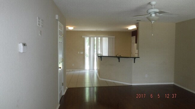 Building Photo - Two Bedroom, Two and half Bath Townhome