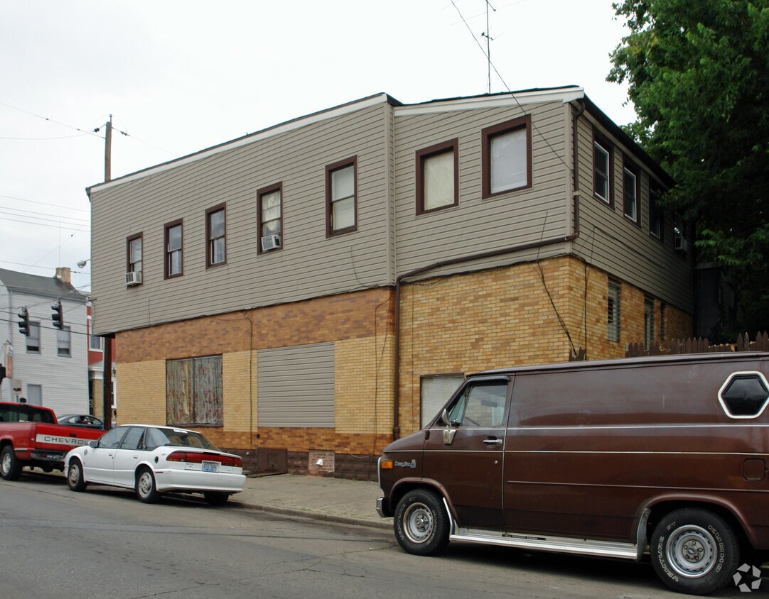 Building Photo - 902 Central Ave