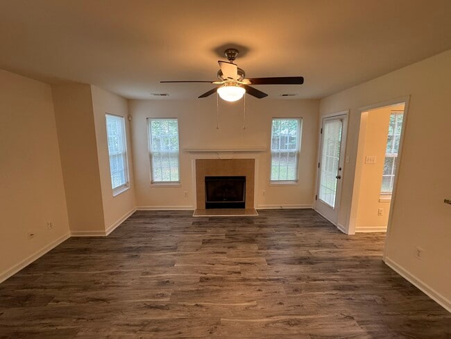 Building Photo - 6610 Cedar Cliff Dr