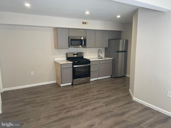 Foto del edificio - 330 63rd St NE