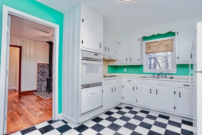 Building Photo - 408 Thornwood Dr
