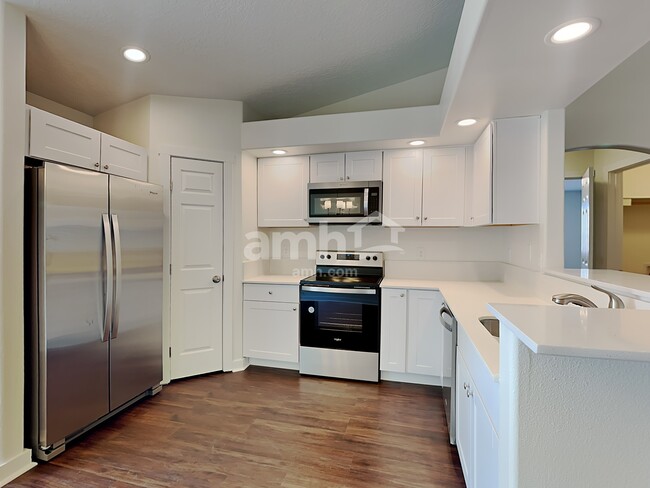 Building Photo - 536 N Copper River Dr