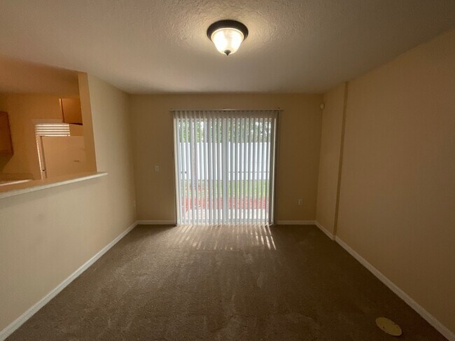 Building Photo - 7409 Palm Hills Dr