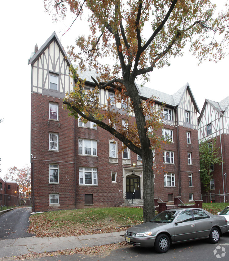 15 Summit St - The Pioneer