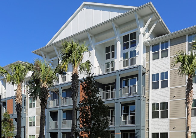 Building Photo - Alcove