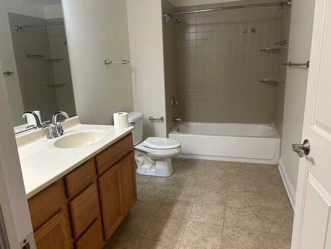 Foto del edificio - 3400 N Old Arlington Heights Rd