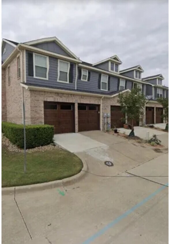 Foto principal - 2220 Stoneleigh Pl