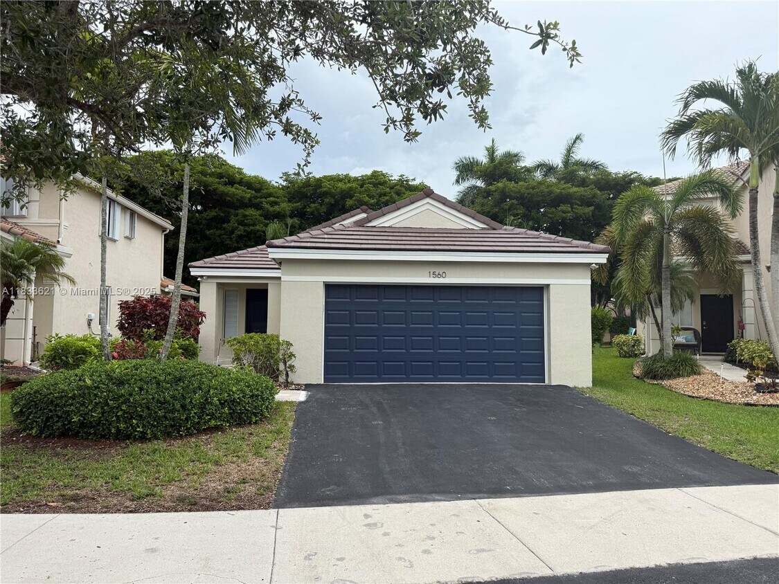 Foto principal - 1560 Canary Island Dr