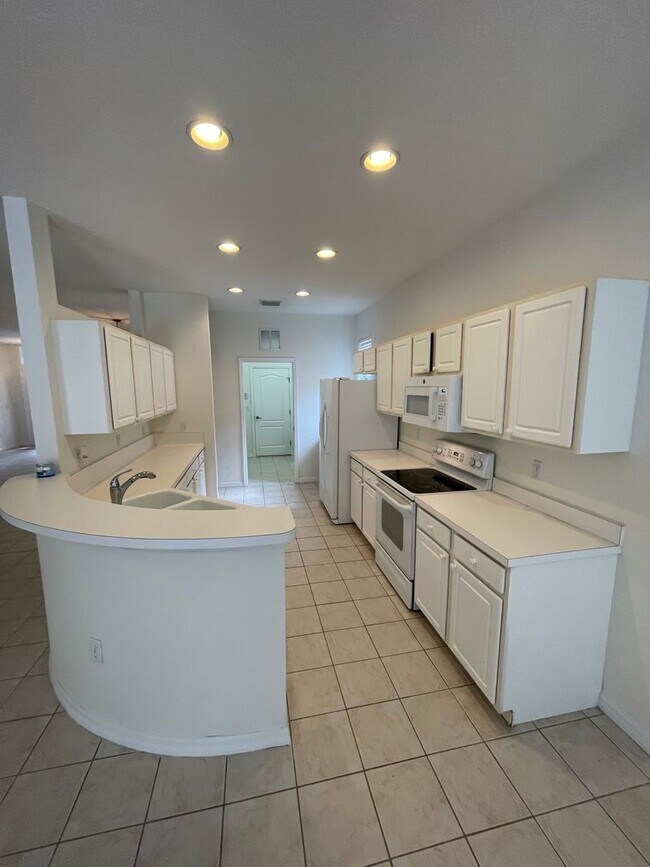 Foto del edificio - JUST LEASED- Annual unfurnished 3/2  house in Sarasota