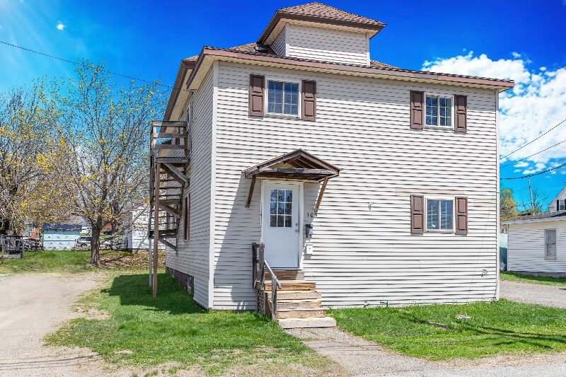 109 Main St Unit 1, East Millinocket, ME 04430 Room for Rent in East