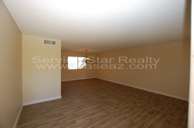 Building Photo - 3131 W Royal Palm Rd