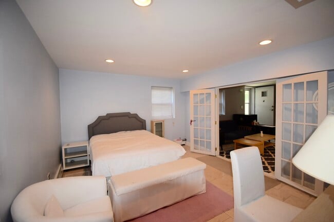 bedroom - 29 E Homestead Ave