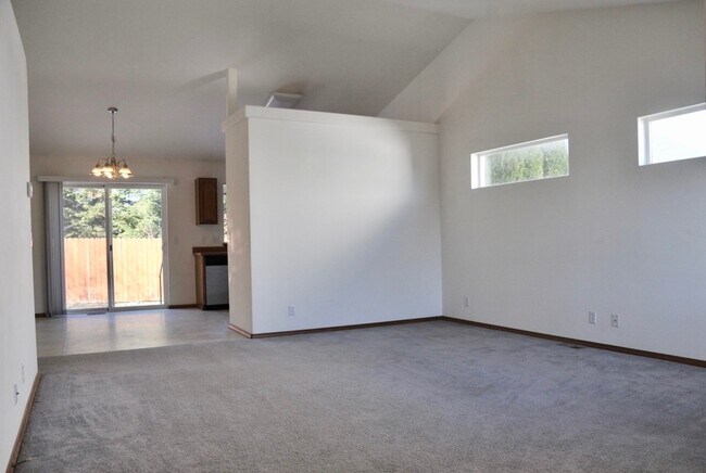 Building Photo - 3 bed 2 bath rancher with A/C