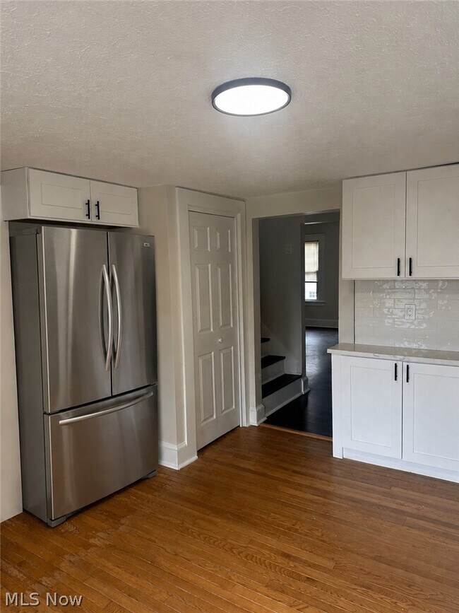 Building Photo - 1244 W 69th St
