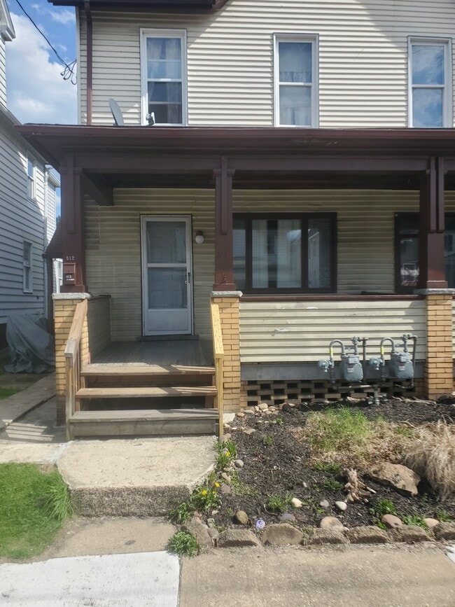 Building Photo - 612 4th Ave