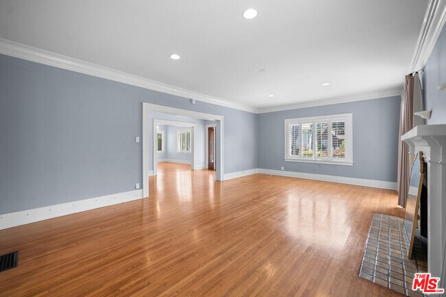 Building Photo - 1231 S St Andrews Pl