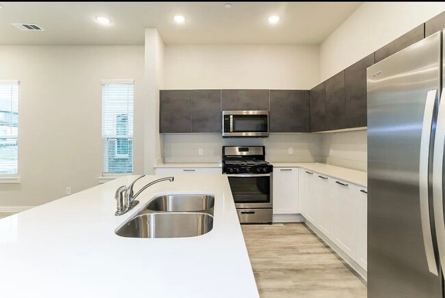 Foto del edificio - 2432 Freshwater Ln