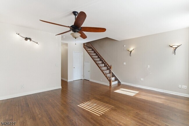 Building Photo - 39 Bruen St