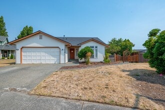 Building Photo - 418 SW Erie Cir