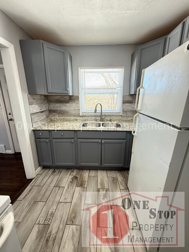 Building Photo - Beautiful 2 Bedroom 1 Bathroom in Kansas City!