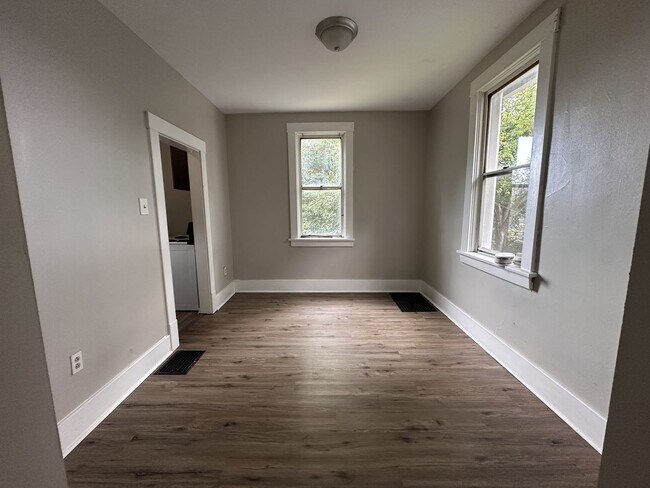 Foto del edificio - Charming 2-Bedroom Home in Ambridge – Convenient Location!