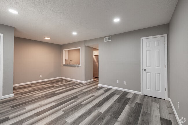 2BR, 1BA - 737 SF - Lux Seaside